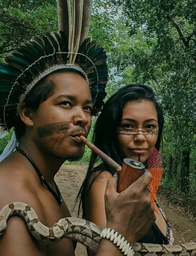 Casal Kariri-Xocó com jiboia